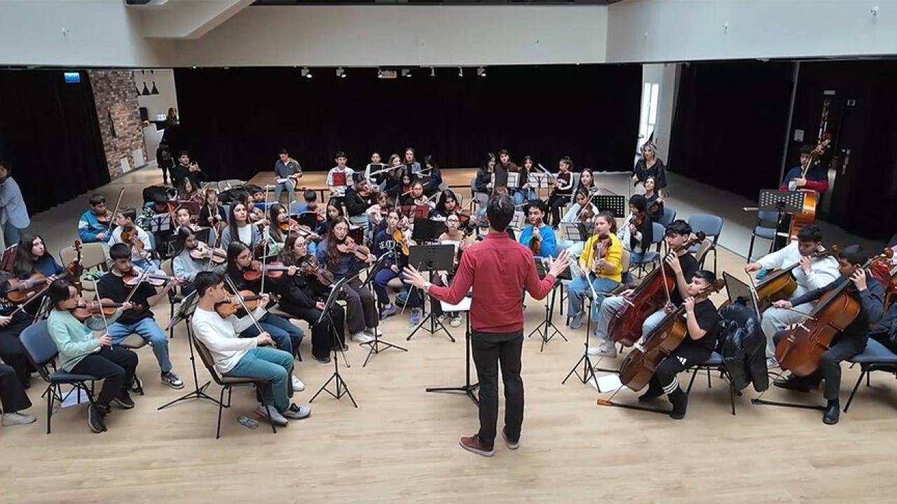 Cumhurbaşkanlığı Çocuk Orkestrası'ndan 23 Nisan'a Özel Konser: Genç Yetenekler Sahne Alıyor