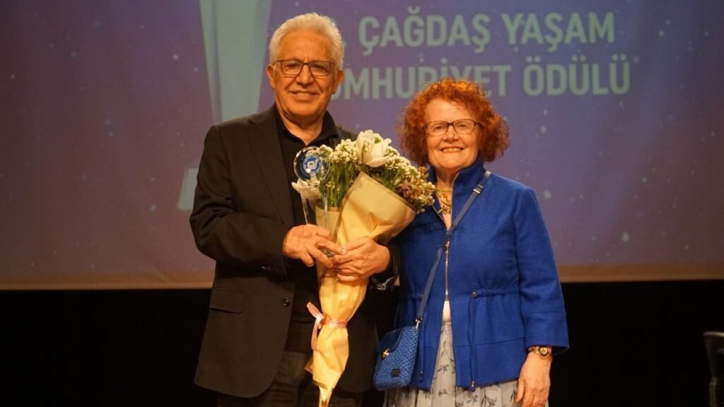 Zülfü Livaneli'ye Çağdaş Yaşam Cumhuriyet Ödülü: Sanat ve Aydınlanma Mirası Onurlandırıldı
