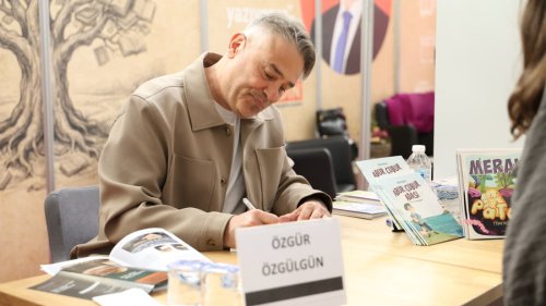 Bursa 23. Kitap Fuarı'nda Edebiyat Rüzgarı: Osmangazi Belediyesi'nden Anlamlı Buluşmalar
