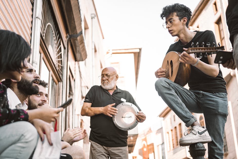 Cahit Berkay, Gençlerle Sahneyi Paylaştı: Bursa'da 23 Nisan'a Özel Müzik Ziyafeti
