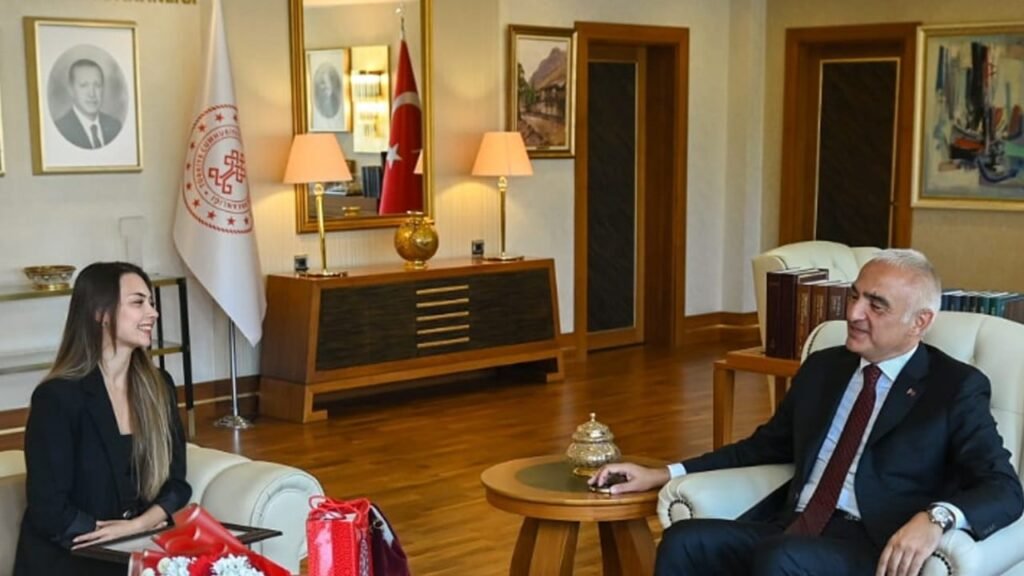 Bolşoy’da Parlayan Türk Balesine Bakanlıktan Kutlama