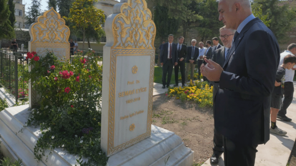 Kültür Bakanı Ersoy'dan Fatih Külliyesi'ne Anlamlı Ziyaret