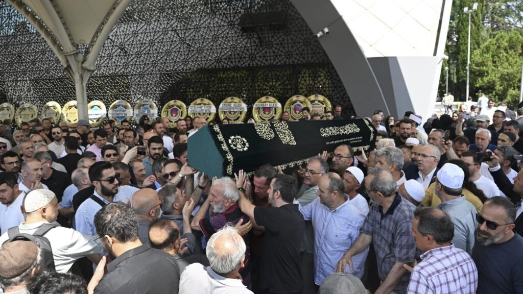 Yazar Ali Haydar Haksal Hayatını Kaybetti
